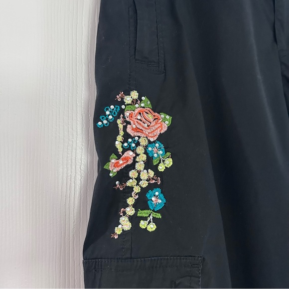 Live A Little Embroidered Cargo Crops - Picture 4 of 12